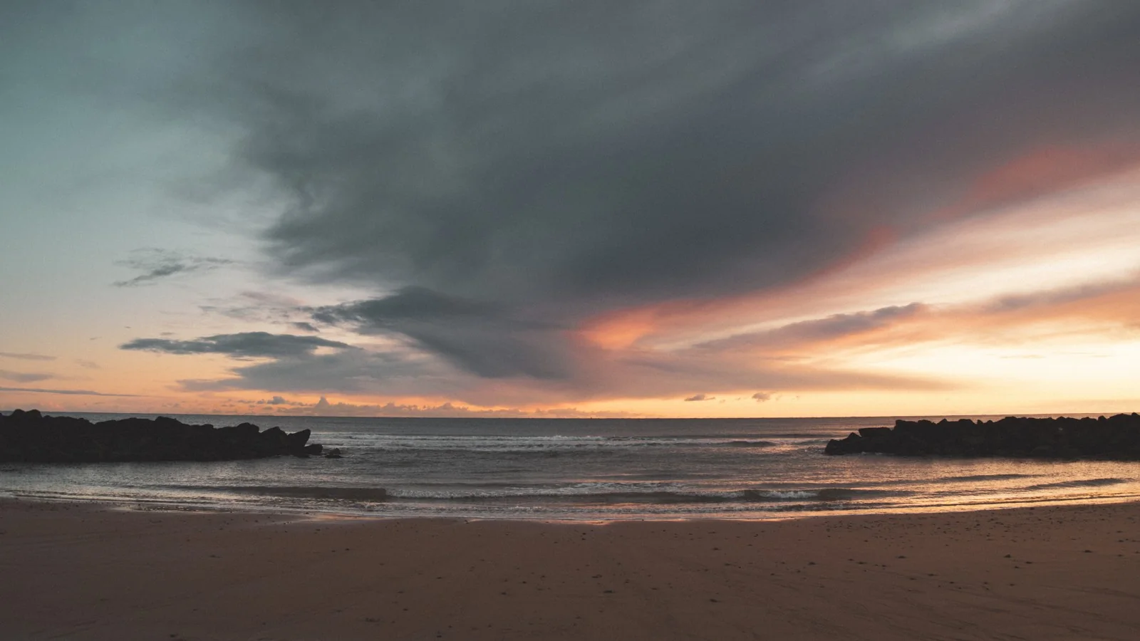 First light on the Aberdeen coast